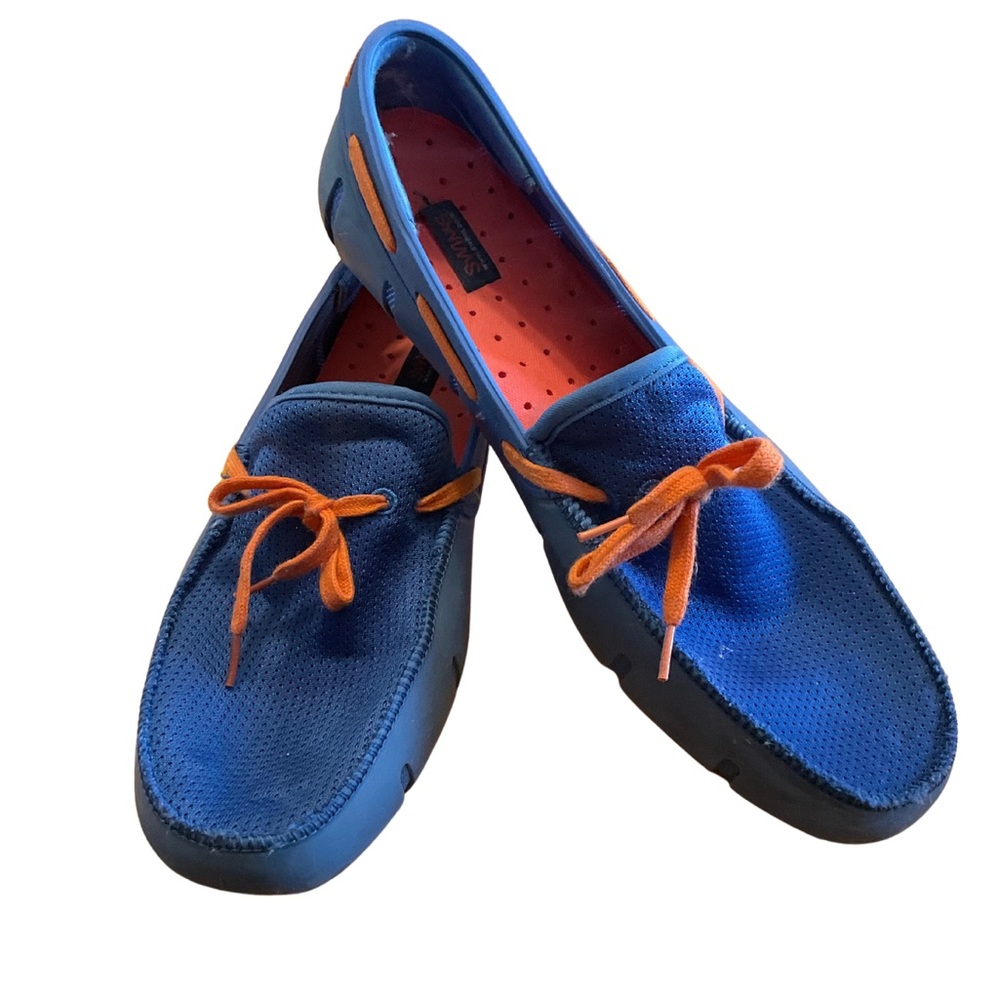 Swims.  Sixe 10.5